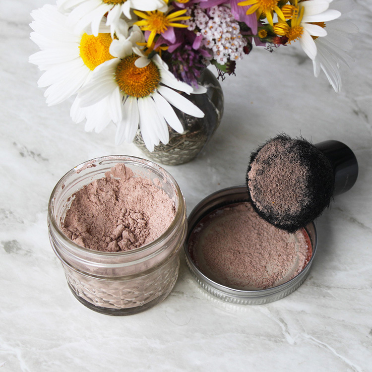 Make your own dry shampoo with this easy tutorial. #homemadedryshampoo ... Make your own dry shampoo with this easy tutorial. #homemadedryshampoo ...