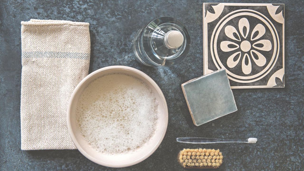 How to Use Vinegar for Household Cleaning